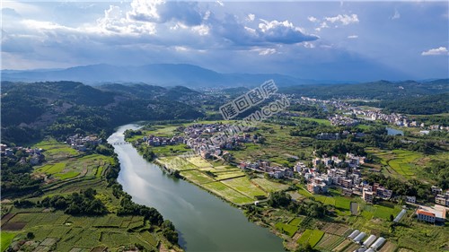 荷香桥镇，辰河水旁