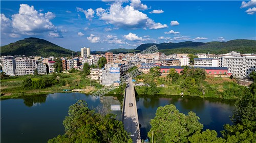 荷香桥镇，辰河水旁