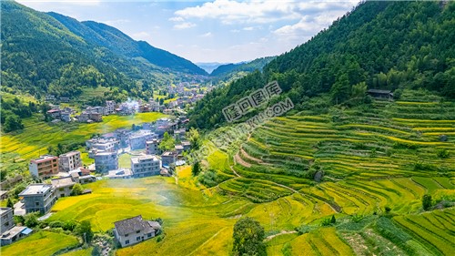 青山深处袅袅炊烟