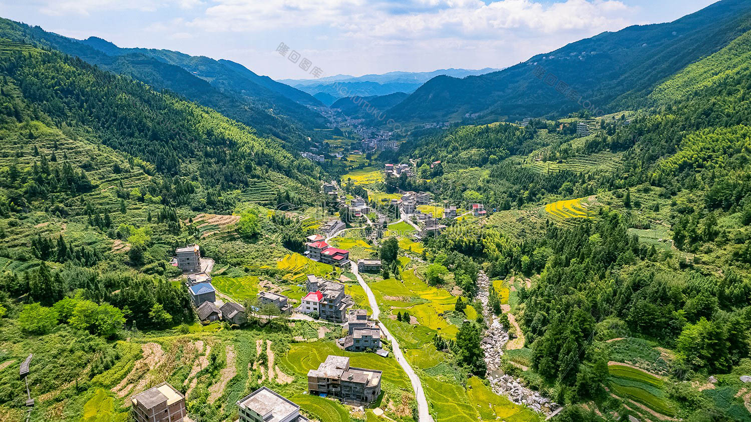 深山中的青山村