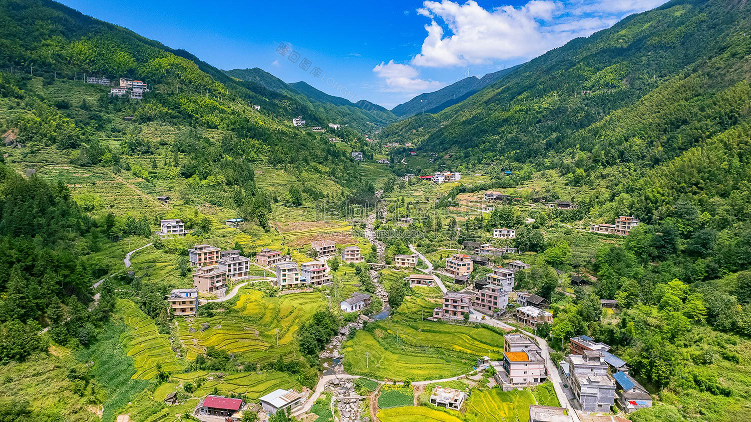 深山中的青山村