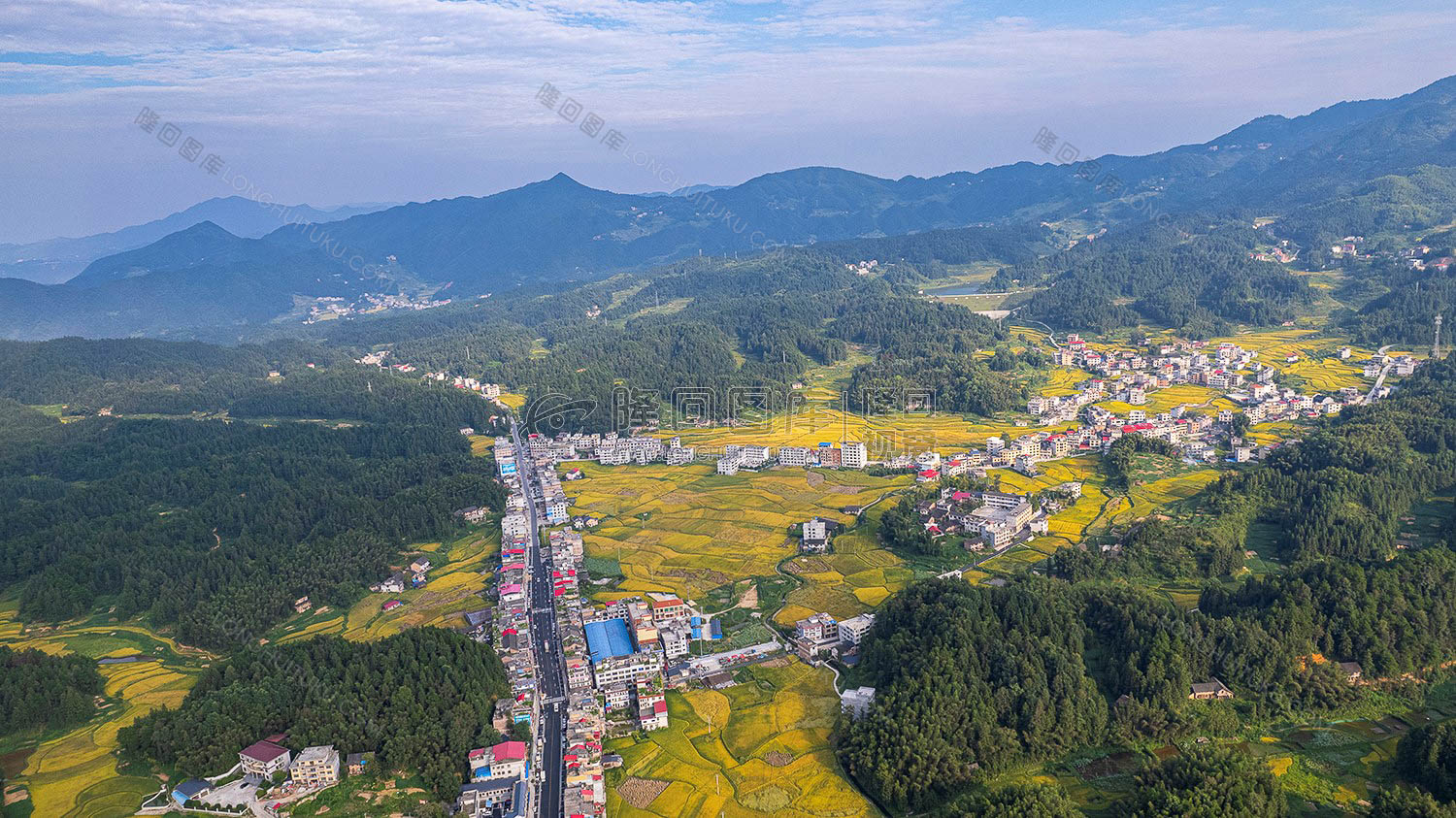 鸭田镇的秋收风光