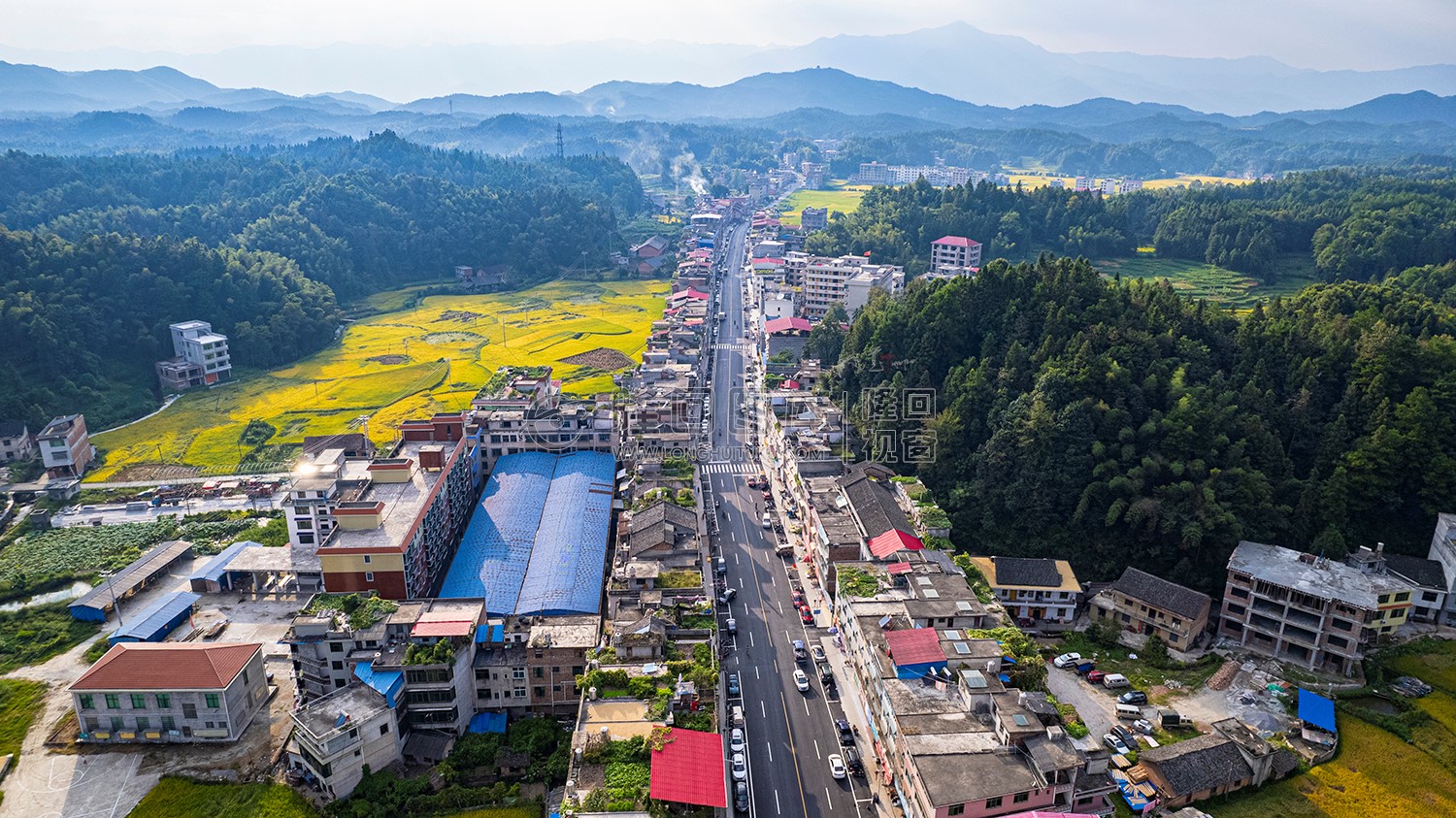 鸭田镇的秋收风光
