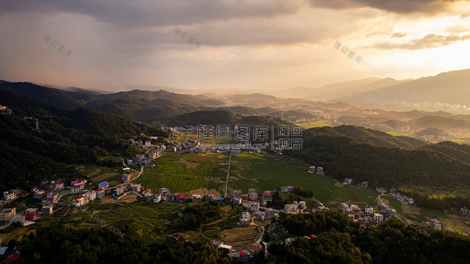 荷田乡村田园风光