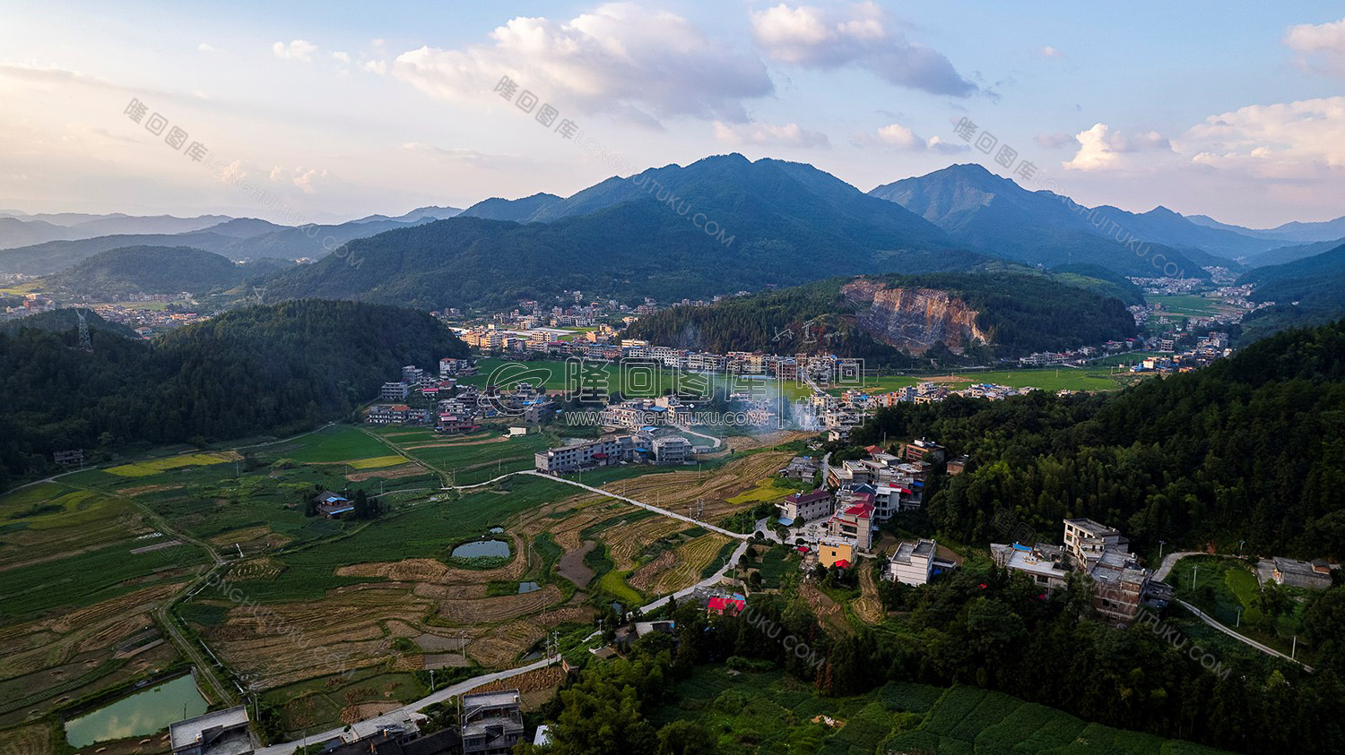 荷田乡村田园风光