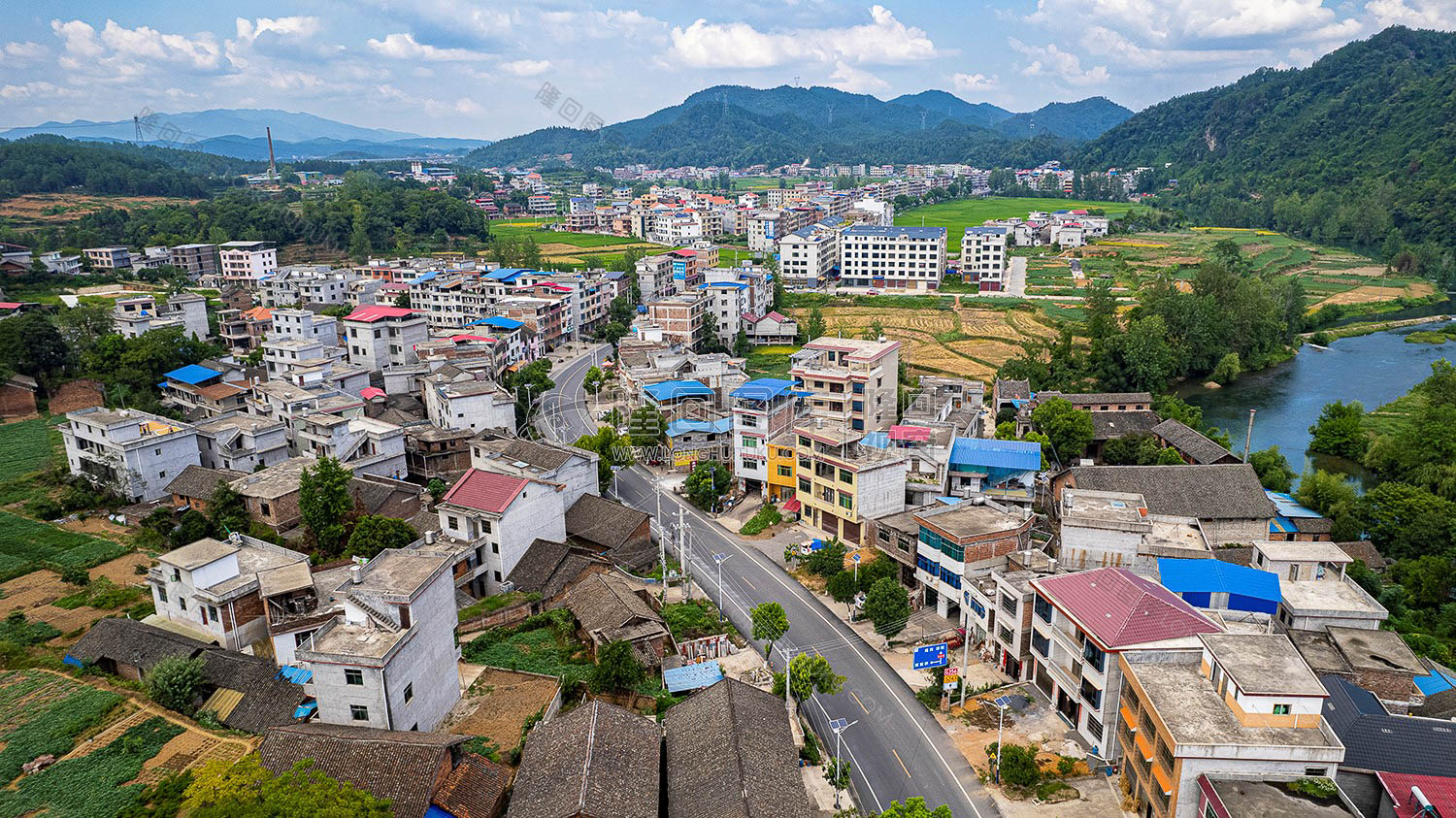 南岳庙中学附近