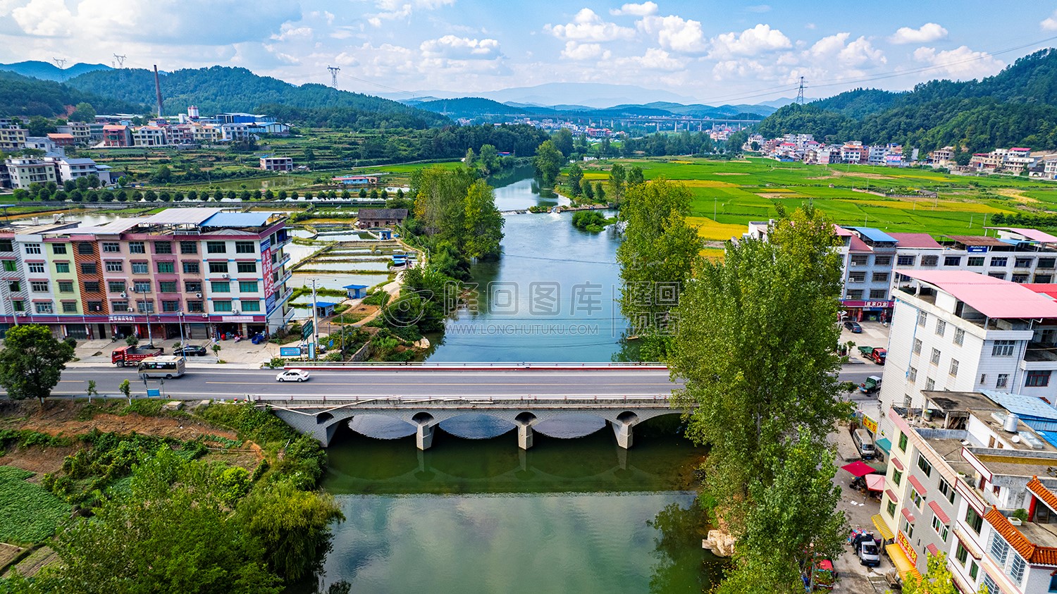 南岳庙国道上的桥梁