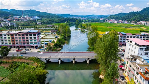 南岳庙国道上的桥梁