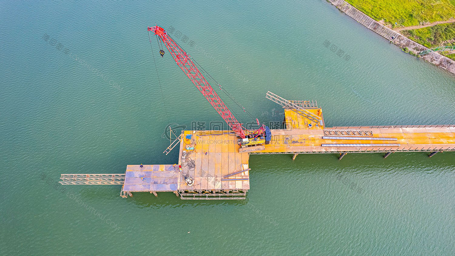 俯瞰青丰桥施工