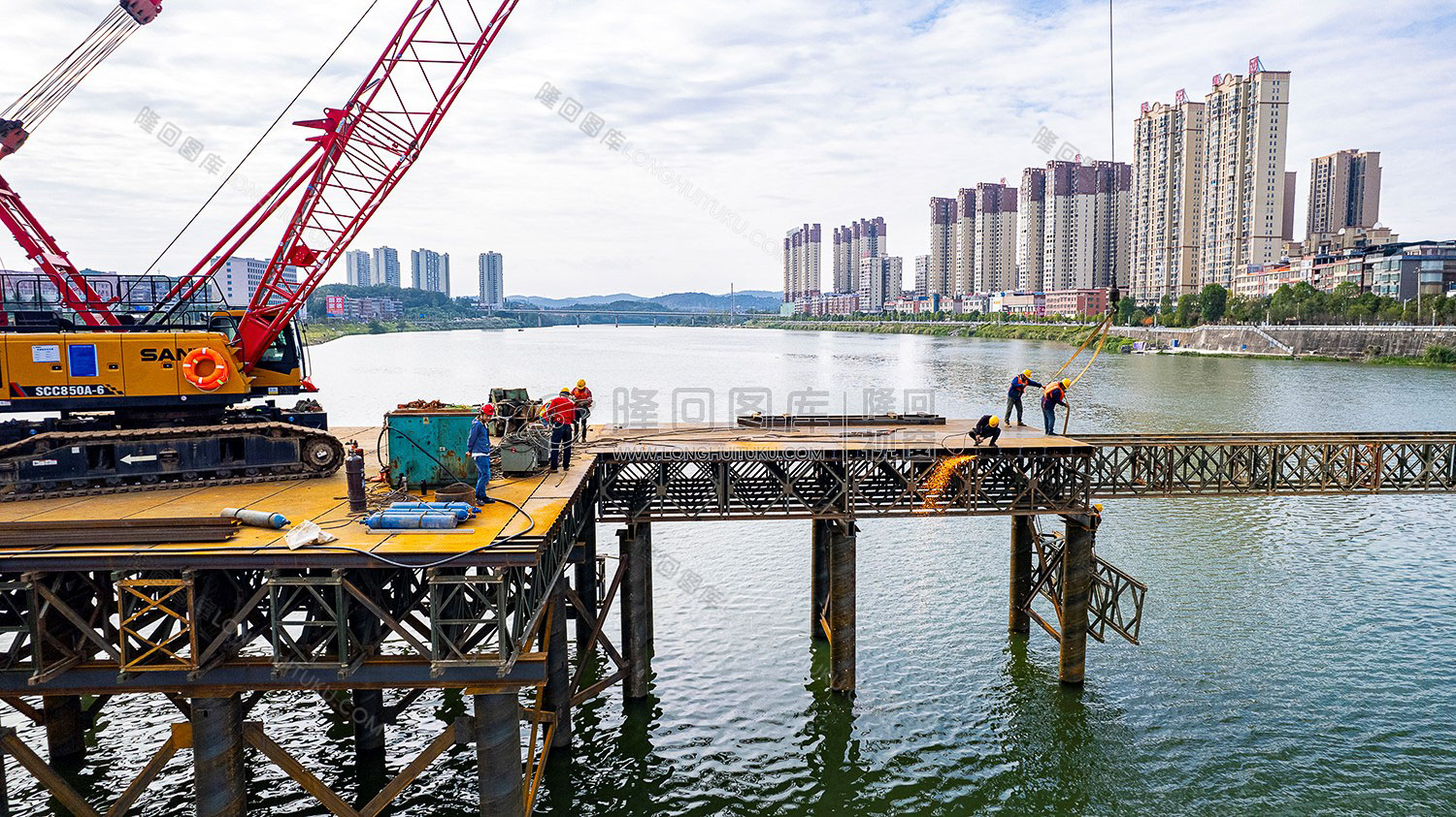 青丰桥工人作业中