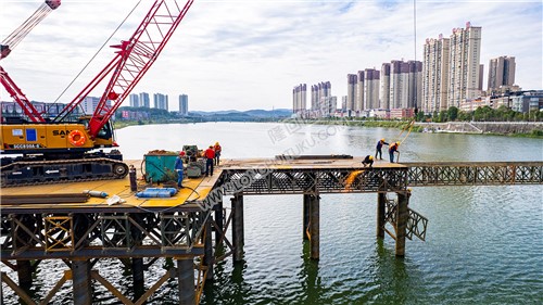 青丰桥工人作业中