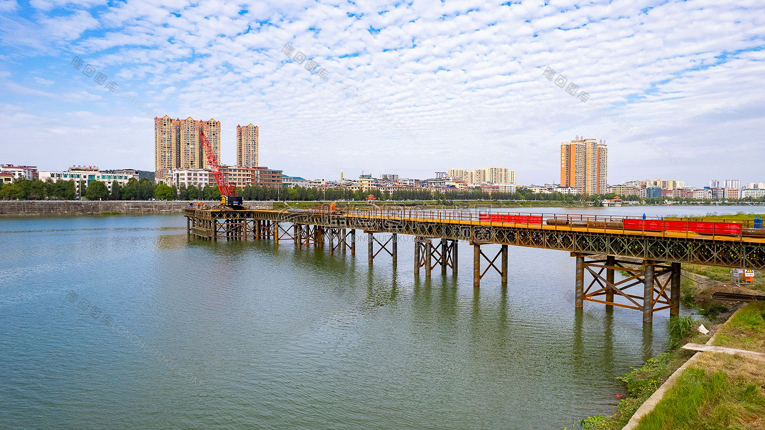 对面为财政局方向