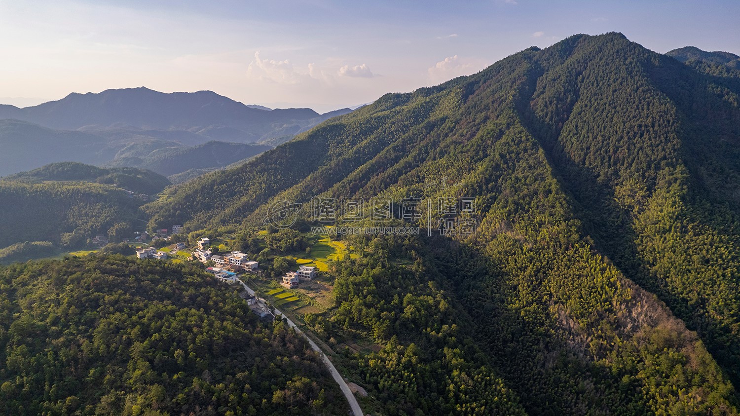 九龙山下梅塘村