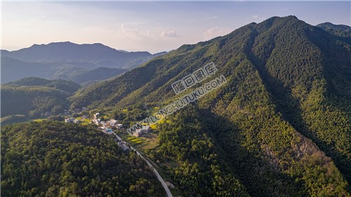 九龙山下梅塘村