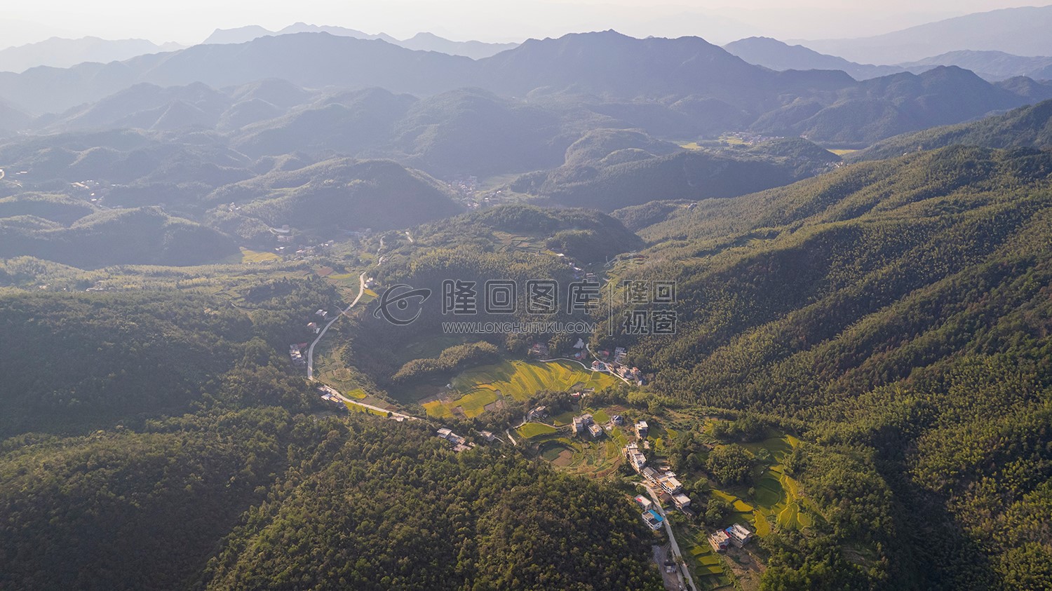 九龙山下梅塘村