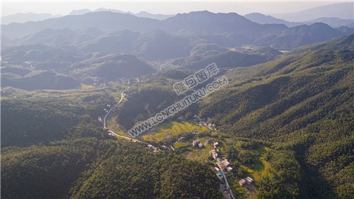 九龙山下梅塘村