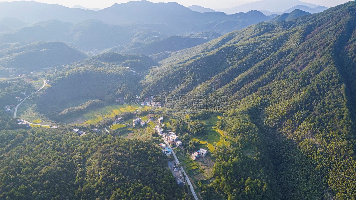 九龙山下梅塘村