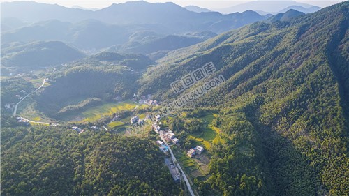 九龙山下梅塘村