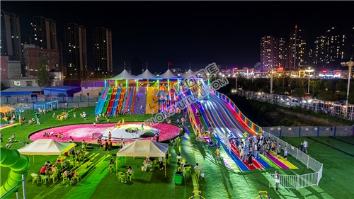 彩虹滑道夜景