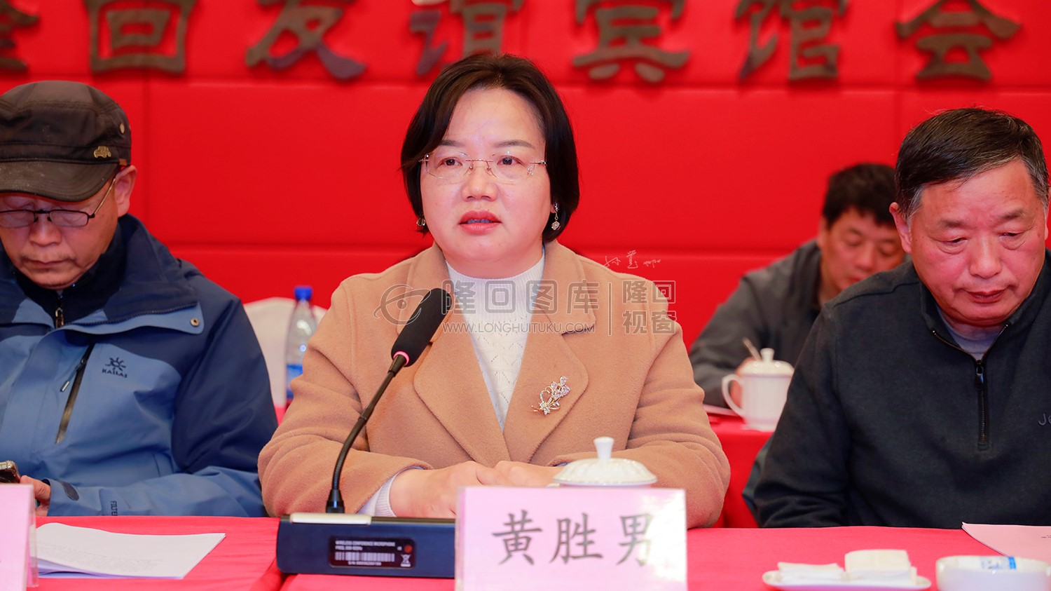 县委宣传部副部长黄胜男发表讲话