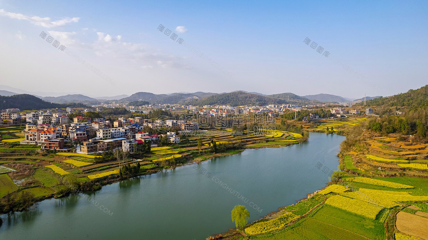辰水河畔的芙蓉山村