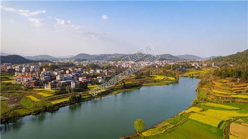 辰水河畔的芙蓉山村