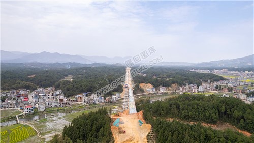 新新高速雷锋村上的高架桥