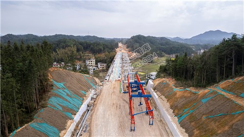 新新高速雷锋村上的高架桥