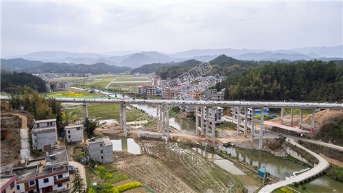 雷锋村上的高架桥