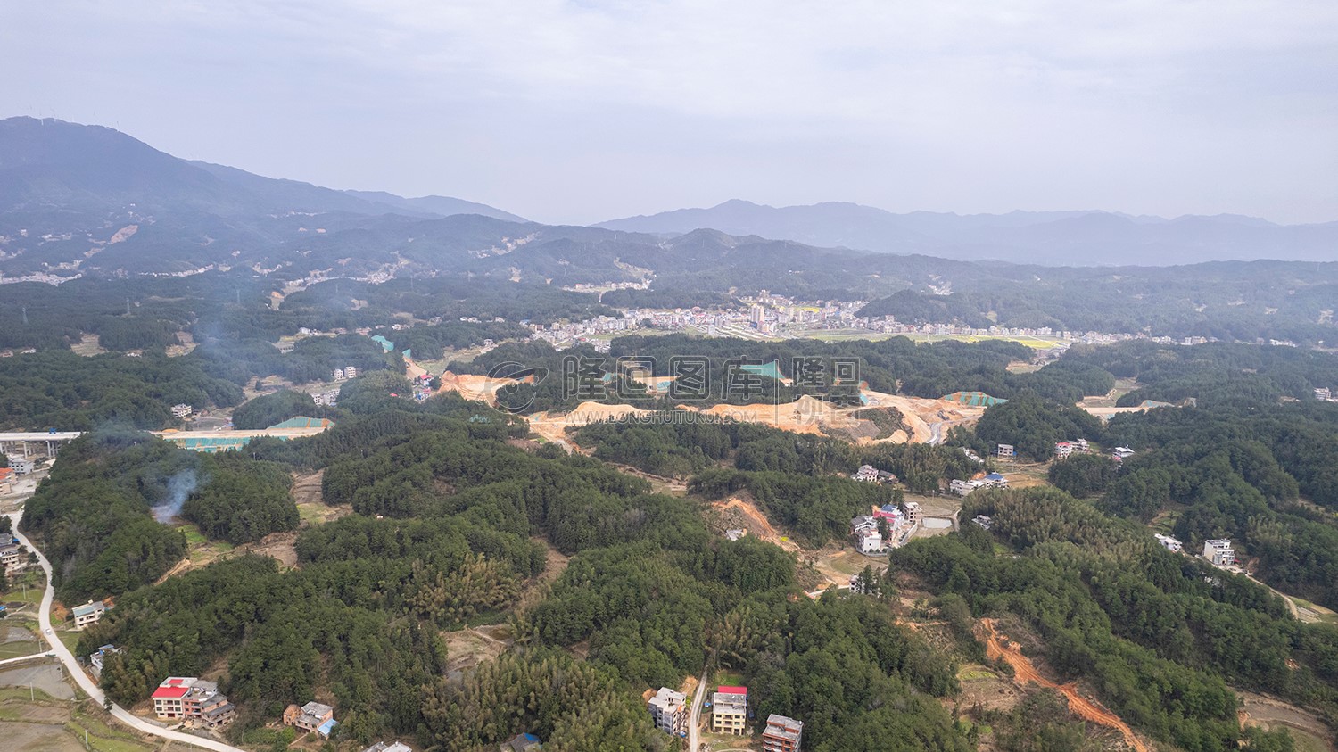 新新高速羊古坳互通出口