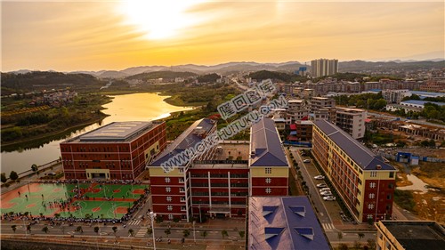 夕阳下的隆回九中