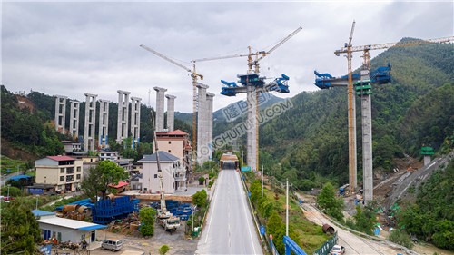 新新高速横跨S242省道