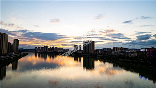赧水河日落美景