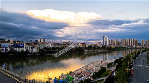 赧水河夕阳美景