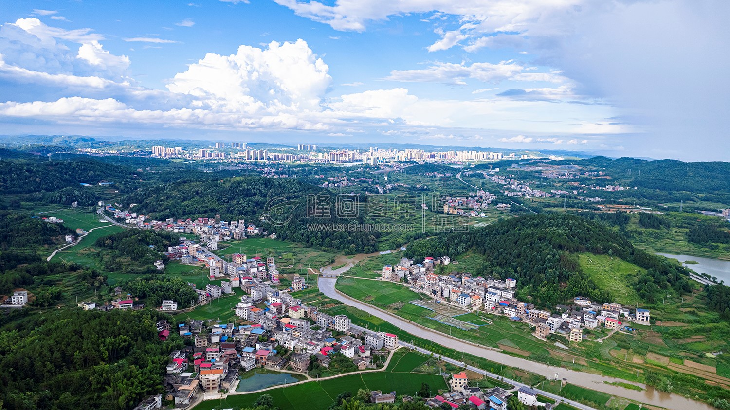 优先村县城方向