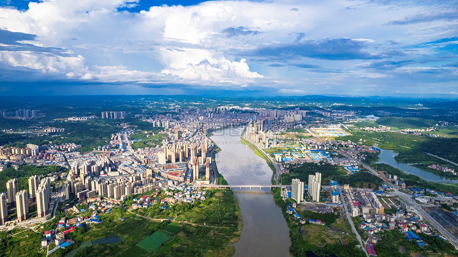 隆回二桥方向看县城