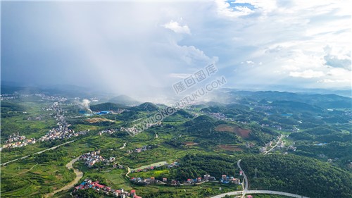 三阁司镇方向暴雨