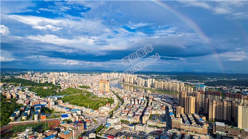 九龙学校县城方向，天空有彩虹