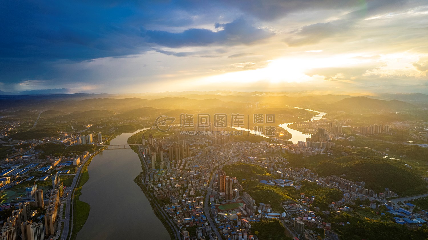 赧水河上空的耶稣光