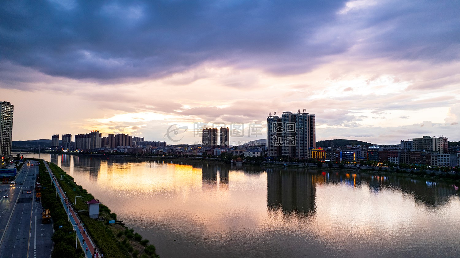 赧水河中的夕阳
