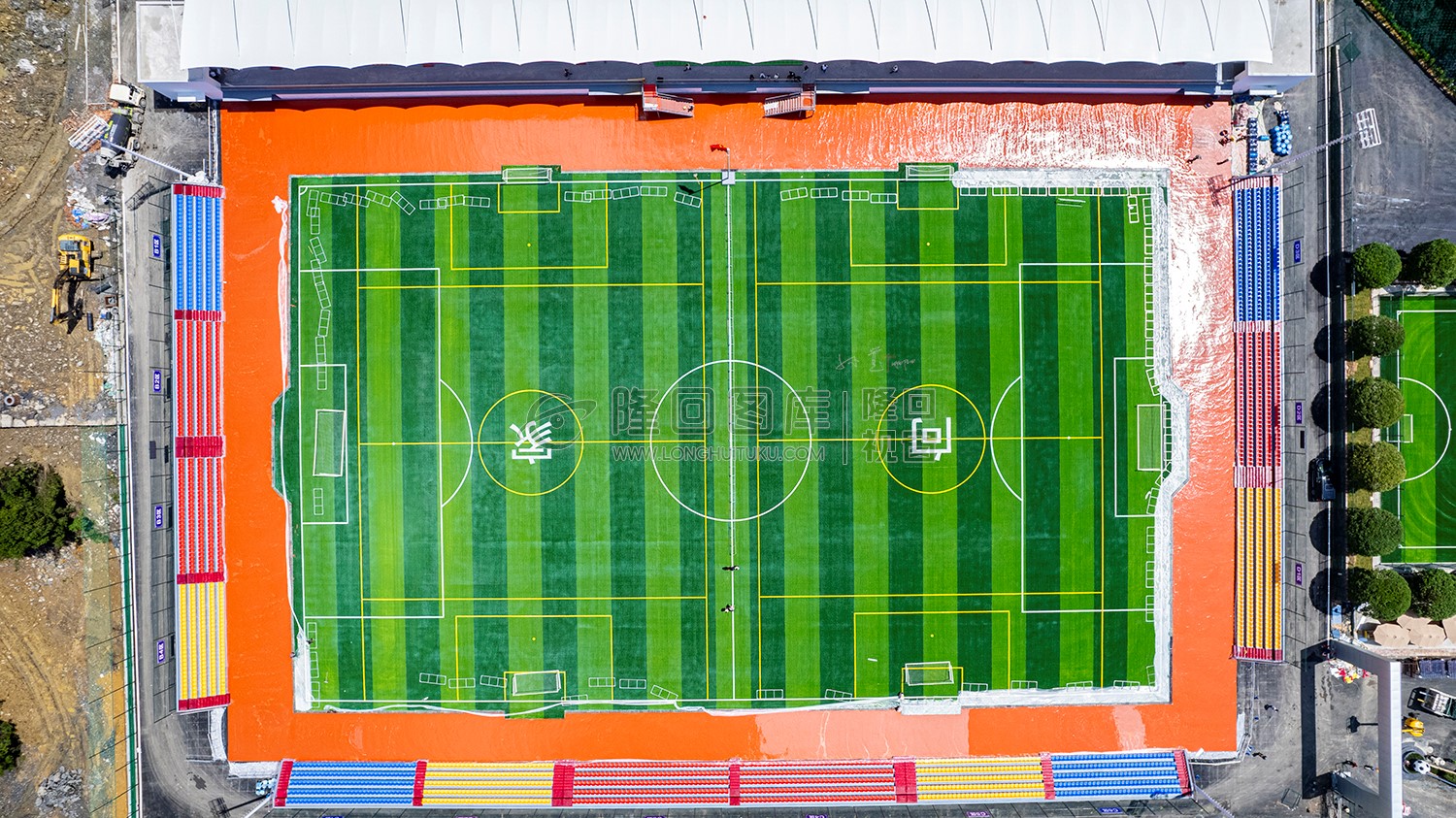 高空俯瞰向家村足球场