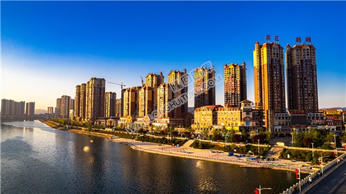 巴黎新城河岸风光