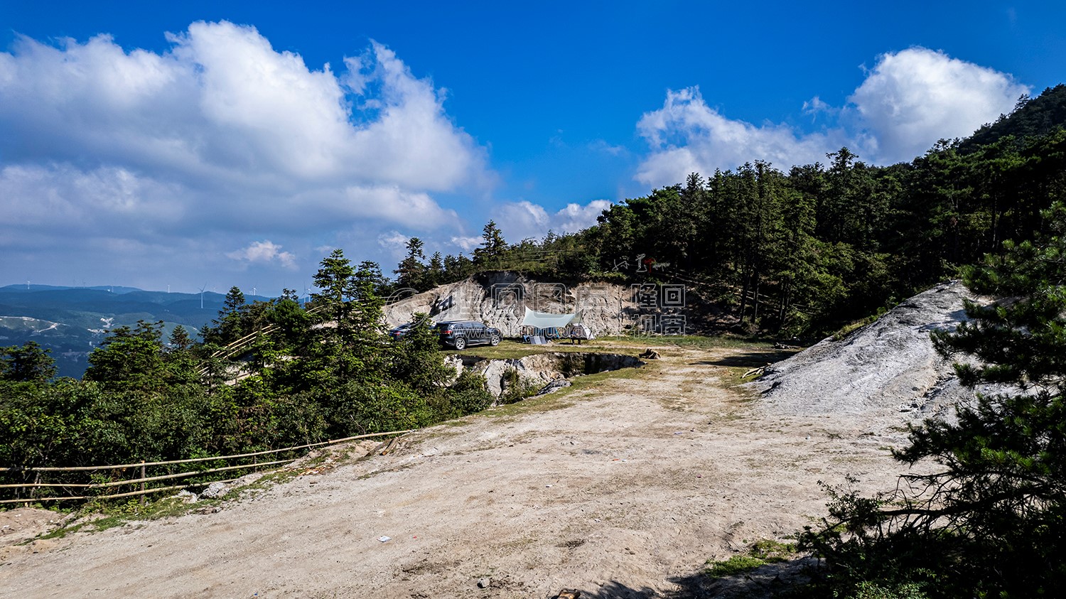 顶心堂下的白马山露营地