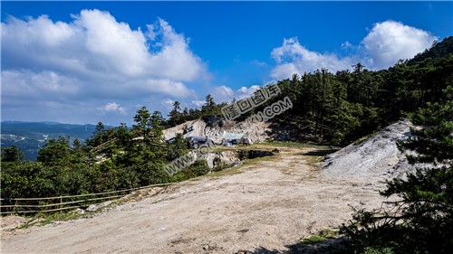 顶心堂下的白马山露营地