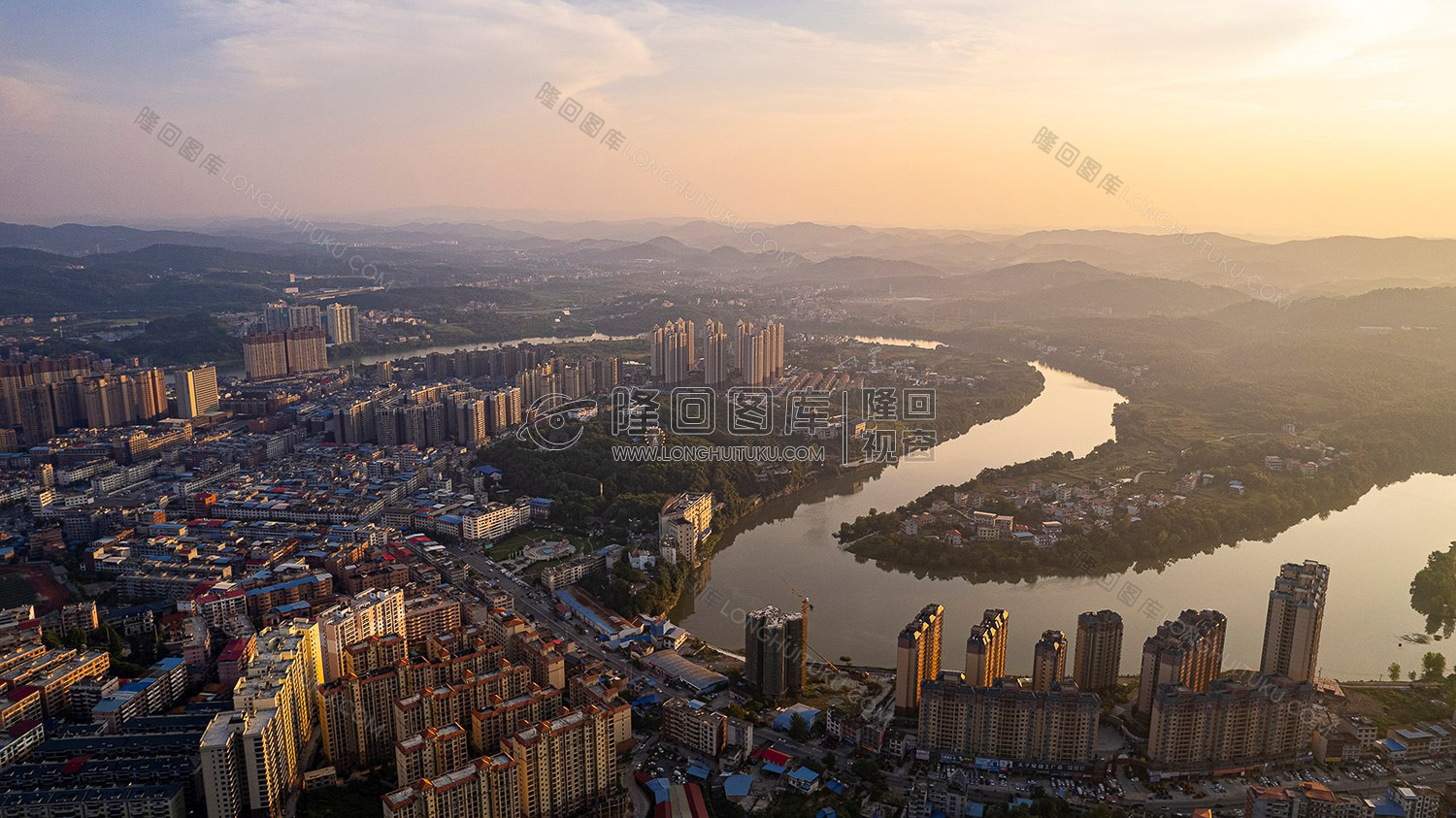 隆回城西赧水河畔