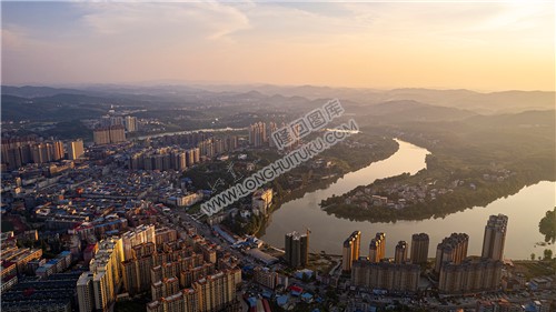 隆回城西赧水河畔