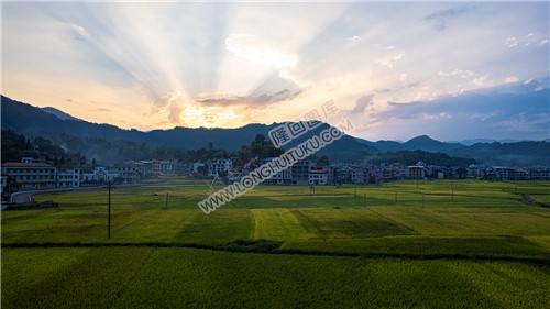 合理村的日落风光