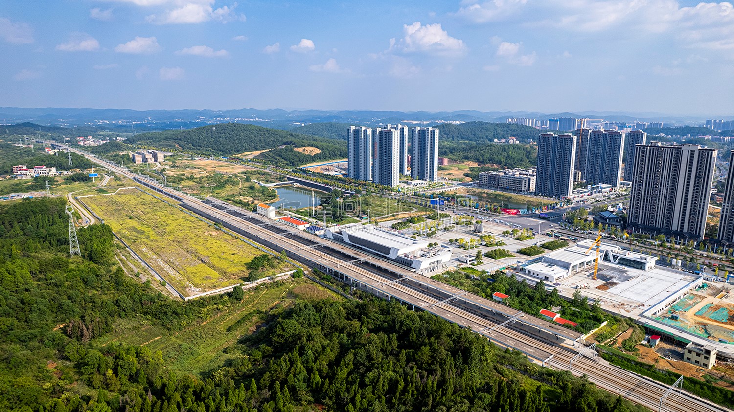 隆回高铁站全景