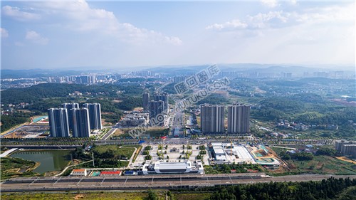 隆回高铁站往县城方向看