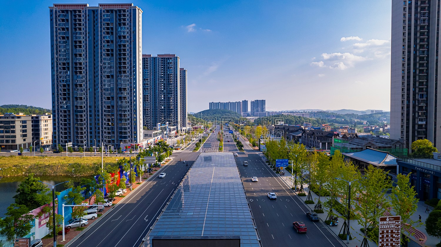 高铁站前的魏源路